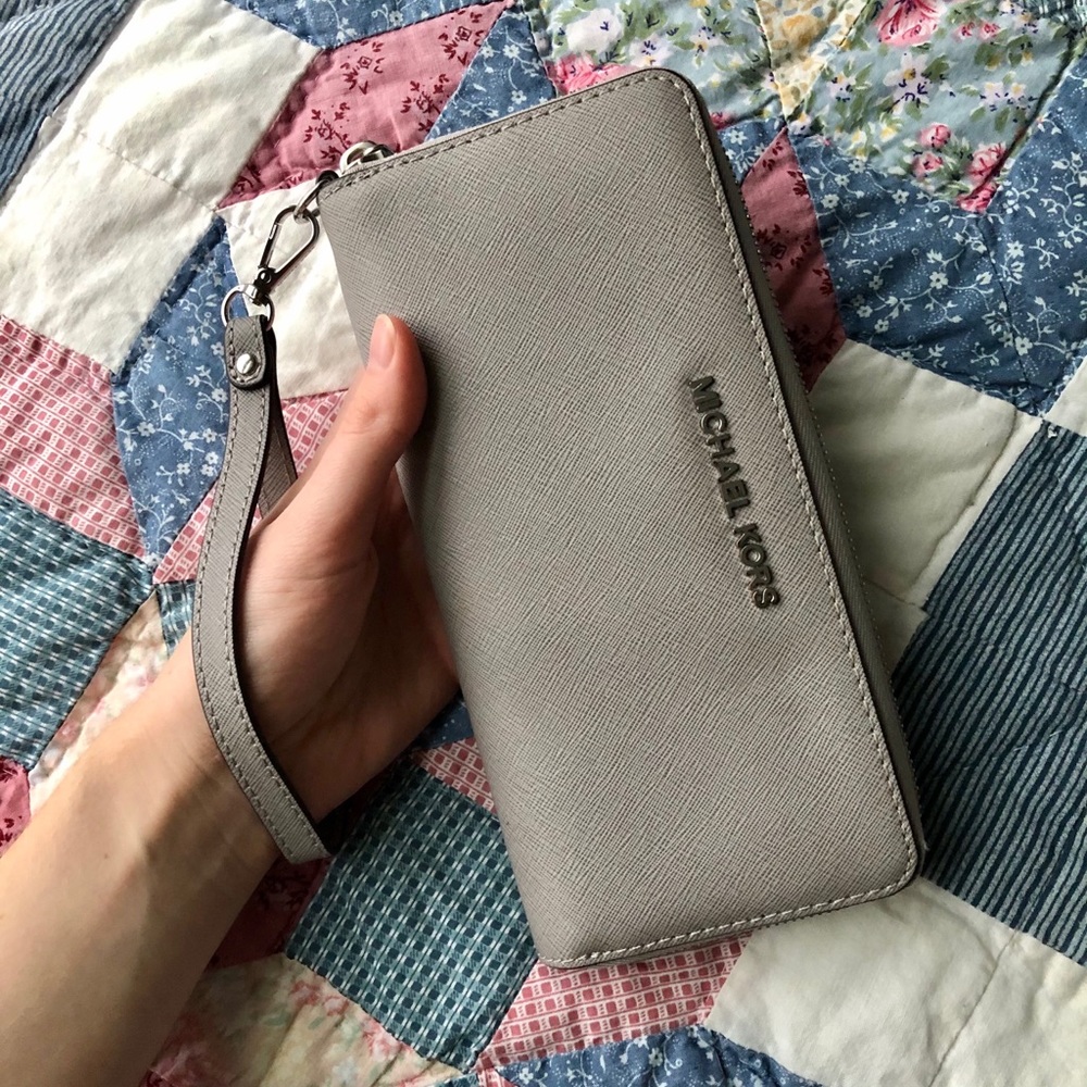Michael Kors Jet Set Travel Continental Wallet